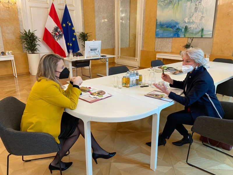 Brigitte Maria Gruber bei der Frauenministerin Susanne Raab